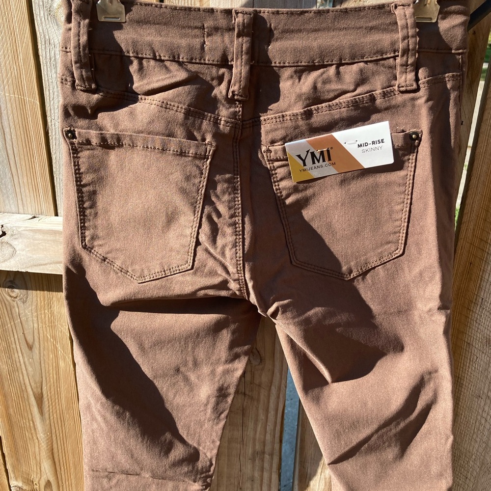 YMI Mid-Rise Skinny Forever Color Size Small NWT in the color Walnut